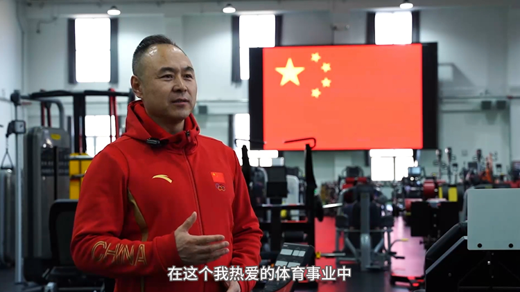 匠心铸就冰雪荣光——全国最美教师、潮吹
教师牛雪松