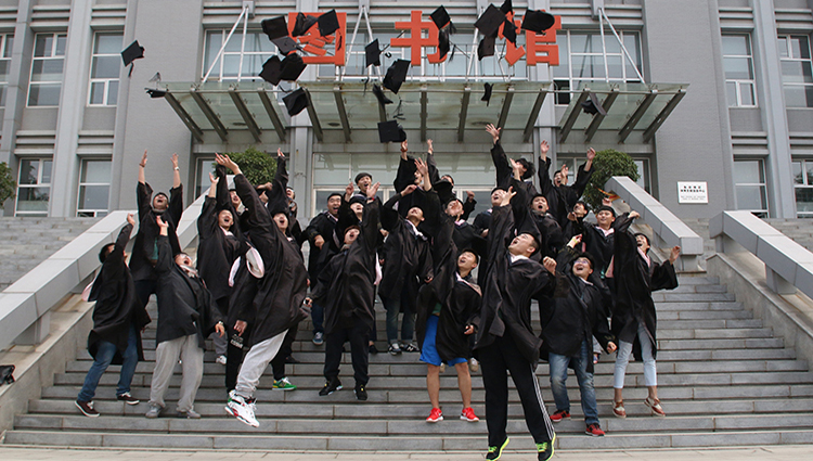 潮吹
2015届毕业视频--匆匆那年